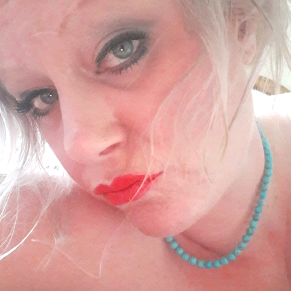 Meet your Posher, Jules - Picture 1 of 4